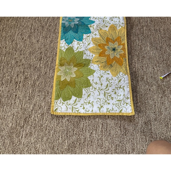 Fall table runner in VGC - Picture 2 of 4